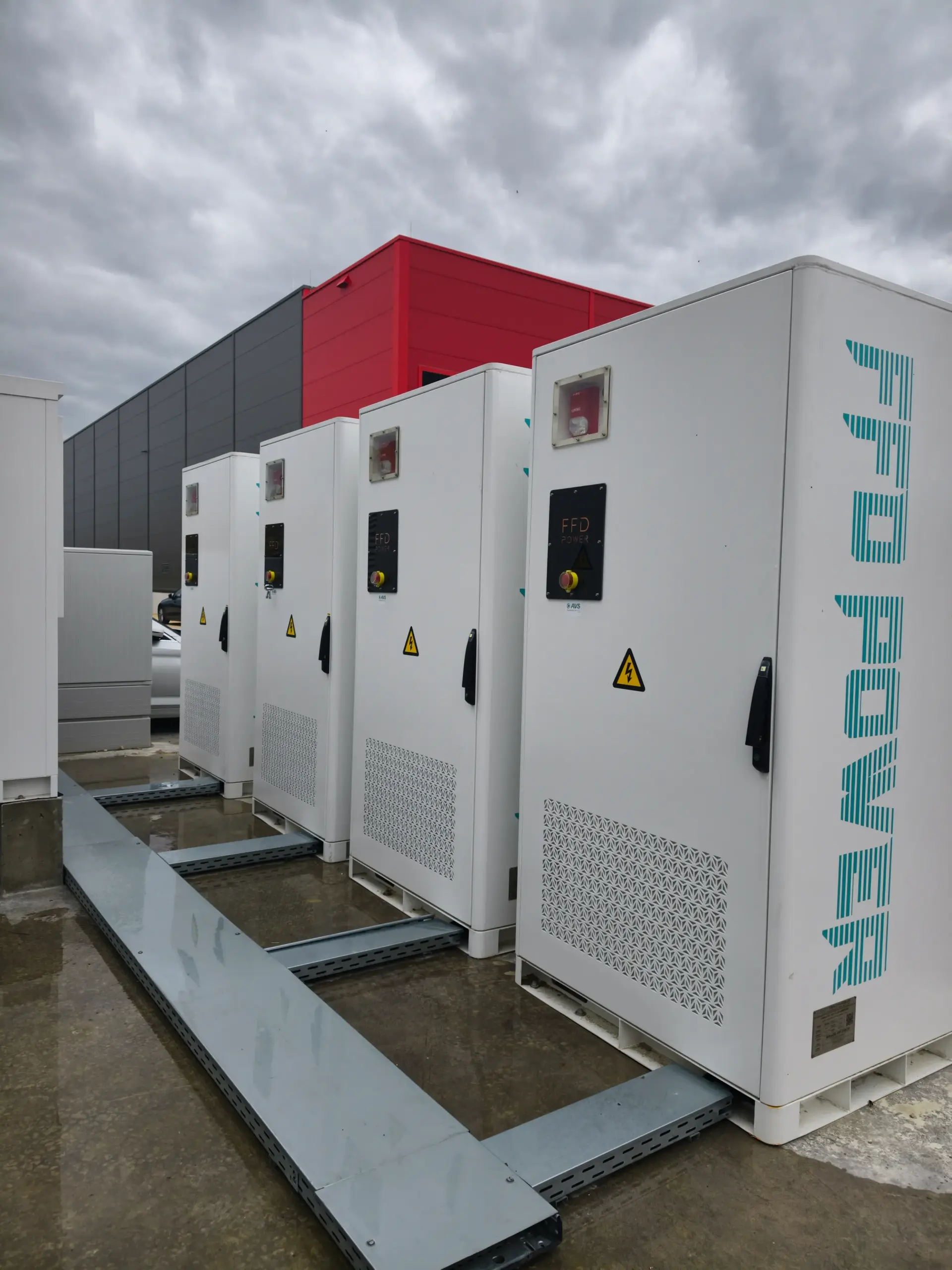BESS ako testovacia záťaž generátora v Nemecku systém na skladovanie energie v batériách FFD POWER na testovanie dieselových generátorov namiesto odporových záťažových bánk
